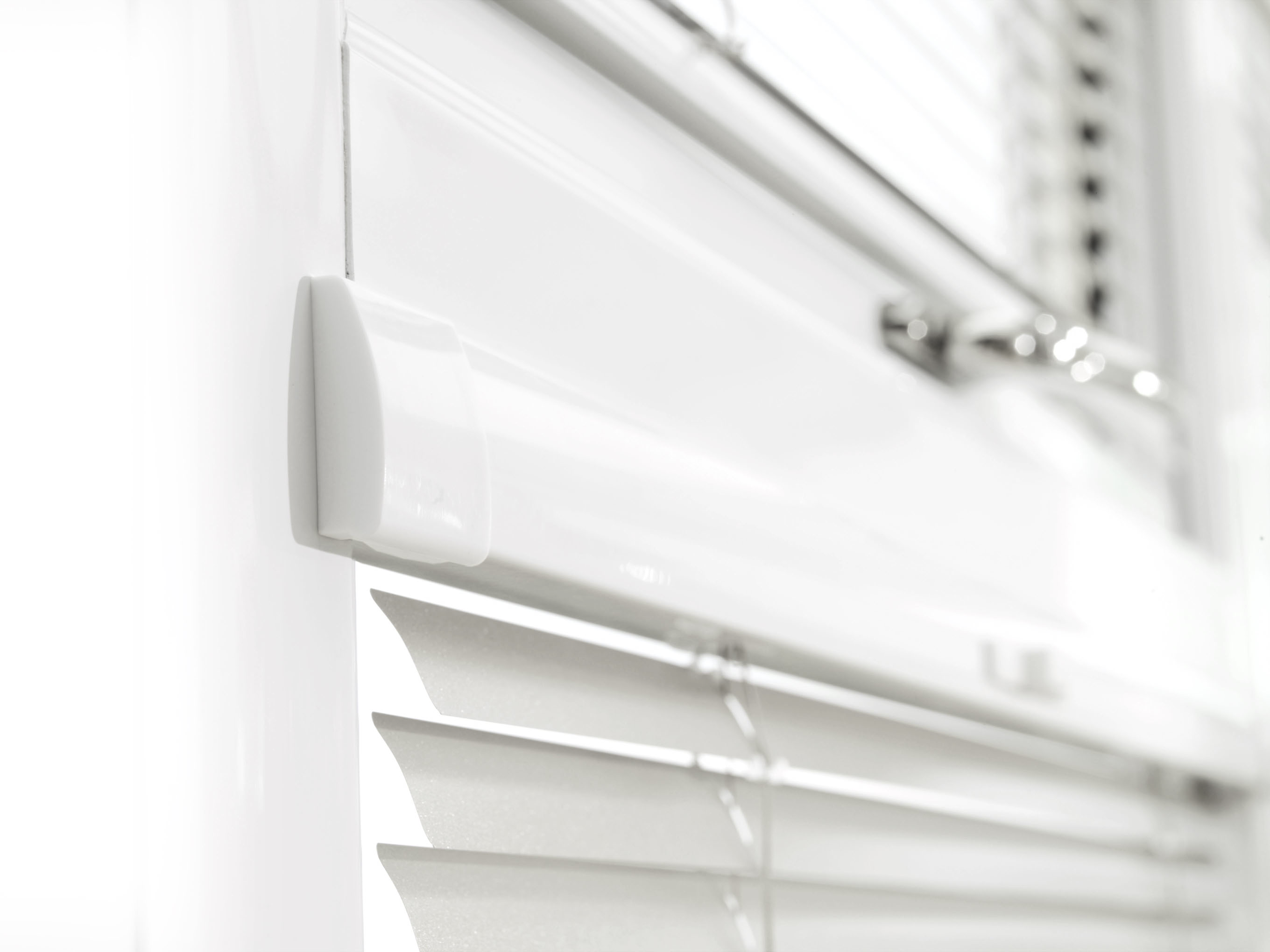 INTU White Headrail